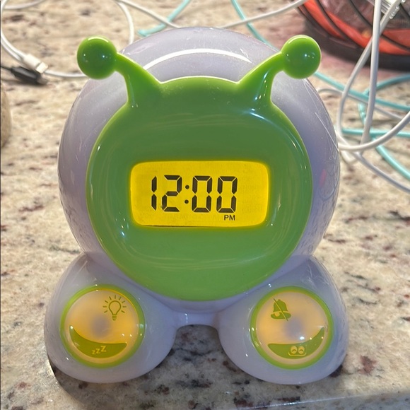 Green and White Kids Alarm Clock - Picture 1 of 2